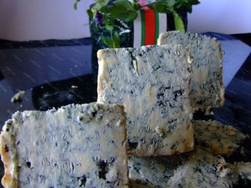 El queso Cabrales sigue teniendo clientes muy fieles. :: l.R.