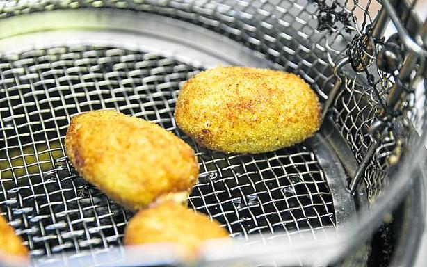 Las croquetas recién hechas.