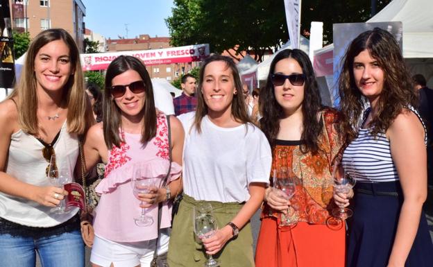 Un grupo de jóvenes se divierte en Siete Infantes.