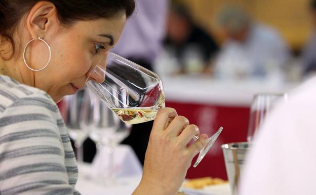 Consigue una entrada doble para la próxima cata de lomejordelvinoderioja