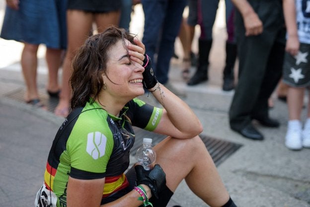 Sheyla Gutiérrez disfruta de su triunfo al esprint en la séptima etapa del Giro de Italia. :: CYLANCE