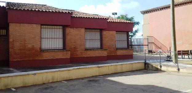 Exteriores de la escuela de música de Calahorra, que impartirá otras artes escénicas. :: i.á.