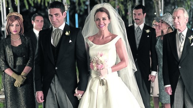 La esperada boda entre los personajes que interpretaban Miguel Ángel Silvestre y Paula Echevarría puso el broche de oro a la serie 'Velvet'.