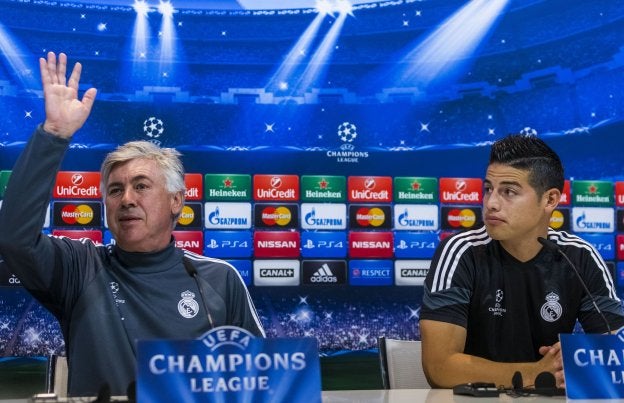 Ancelotti y James, en una rueda de prensa en mayo de 2015. :: Efe
