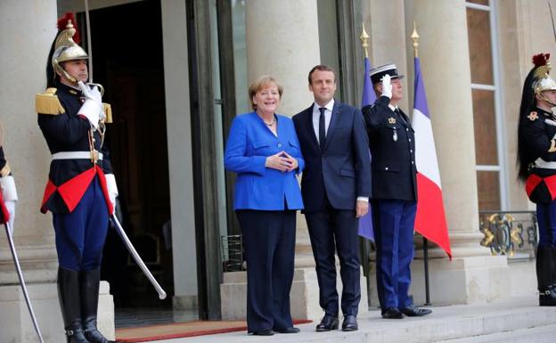 Macron recibe a Merkel.