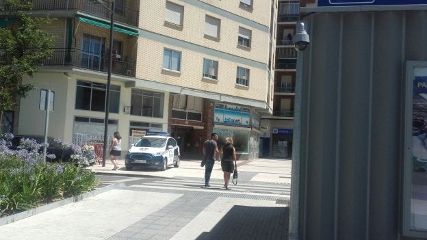 Antonio Camacho, con la letrada del Ayuntamiento, se marcha del Palacio de Justicia tras la declaración.
