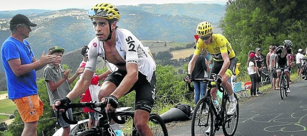 Mikel Landa tira de Froome, que a la conclusión de la etapa agradeció la ayuda al corredor alavés. :: efe