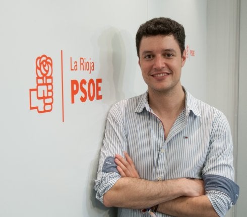 Raúl Díaz, retratado en la sede del PSOE. :: díaz uriel