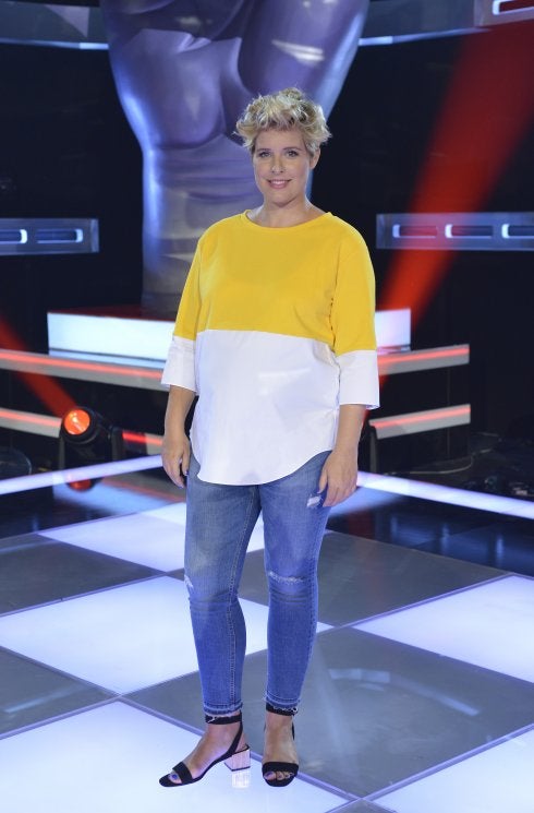 La presentadora de 'La Voz', en el plató del concurso. :: telecinco