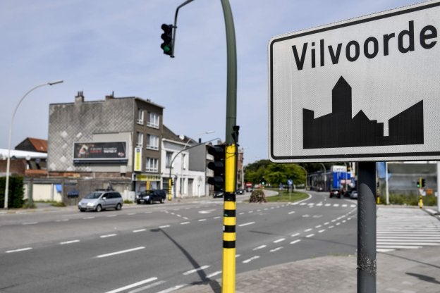 Entrada al municipio de Vilvoorde, a 12 kilómetros al norte de Bruselas y destino de varios viajes del imán de Ripoll en el 2016. :: DIRK WAEM / afp
