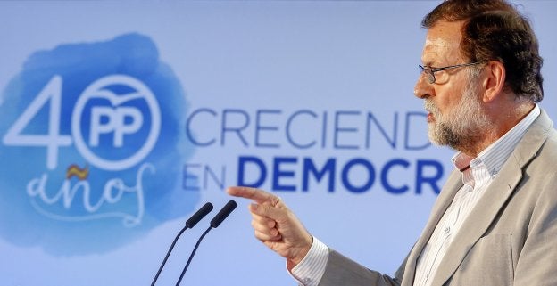 Rajoy clausuró ayer en Alboraya, Valencia, la reunión interparlamentaria del PP. :: kai Försterling / efe