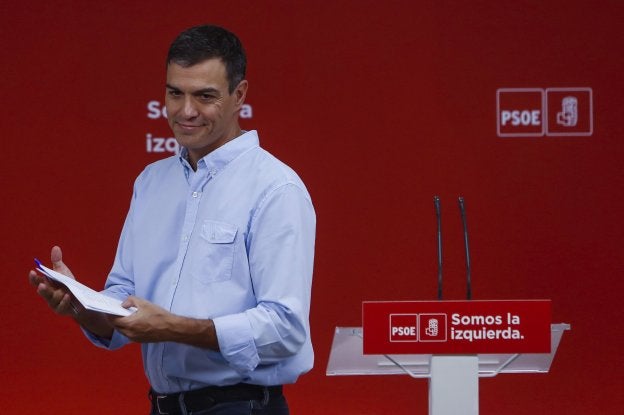 Pedro Sánchez, tras su comparecencia de ayer en la sede federal del PSOE. :: e. naranjo / efe/