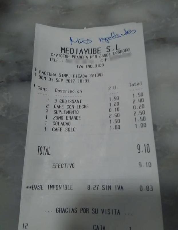 Imagen de la 'notita' detallando el total de las consumiciones y con la anotación a boli. :: l. r.