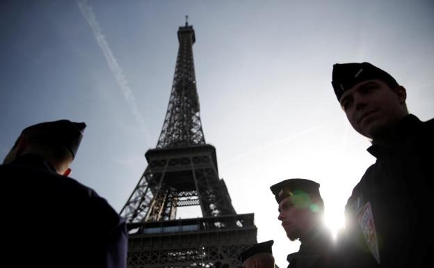 Policías en París./Reuters