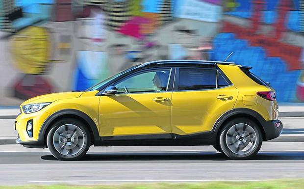 KIA STONIC | Precio: 12.919€ | Motores: Gasolina y diesel de 84 a 120 CV | Velocidad máxima: Hasta 184 kms/h.