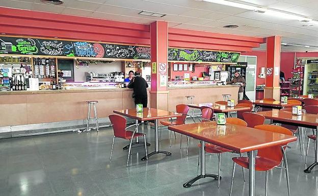 Un ejempo de las cafeterías vacías a la hora del almuerzo.