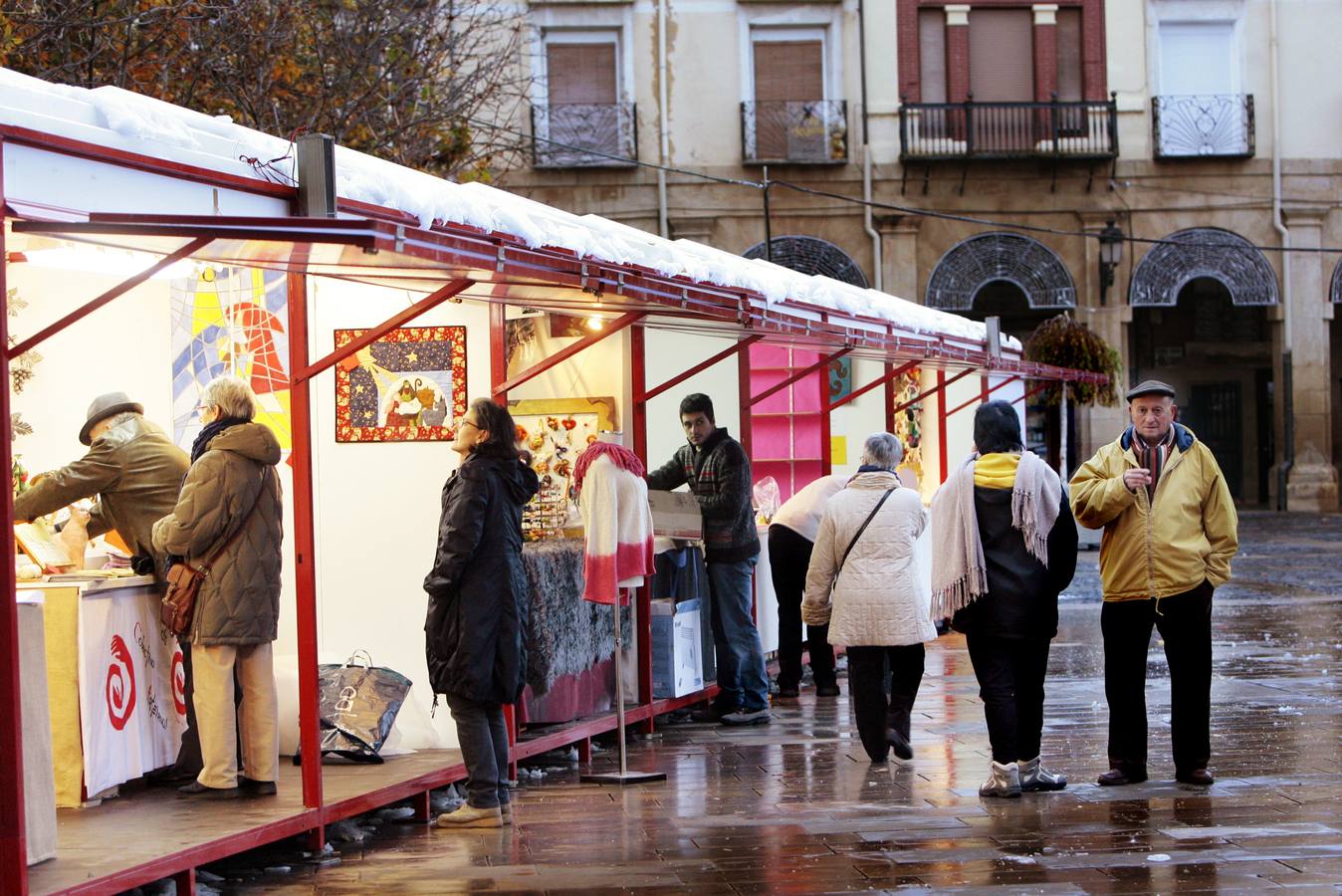 El «abusivo» coste de una caseta en la Feria de Navidad de la plaza del Mercado