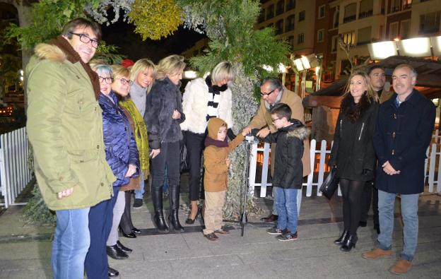 Inauguración, ayer, del belén del Mercadal. :: /Isabel Álvarez