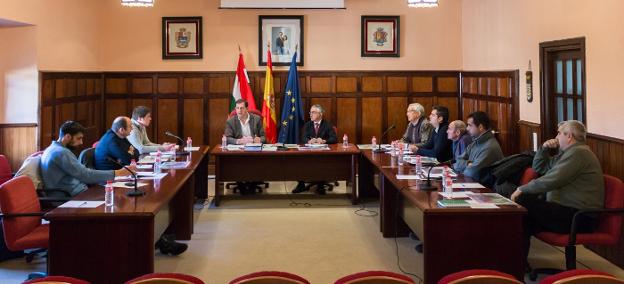 Reunión del Consejo Sectorial de Agricultura celebrado ayer en el Ayuntamiento. :: albo/