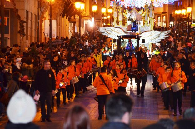 Calahorra. Multitudinaria cabalgata, con los Reyes y los niños como protagonistas./I. ÁLVAREZ