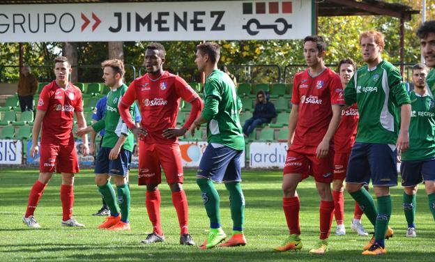 El Calahorra recibe hoy al Yagüe y el Berceo se enfrenta al Arnedo. :: sergio martínez/