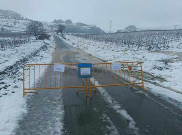 El Ayuntamiento de Haro cerraba por la mañana el acceso a la ermita de San Felices. :: ayuntamiento de haro/