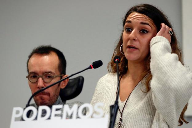 Pablo Echenique y Noelia Vera, ayer, tras la reunión del Consejo Ciudadano. :: Fernando Alvarado / efe/
