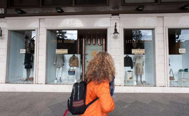Tienda de Setlan en Muro de la Mata, en El Espolón logroñés. :: díaz uriel/