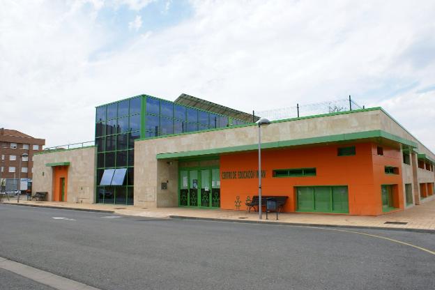 Vista exterior del Centro de Educación Infantil 'Reina Estefanía' de Nájera. :: F. D./