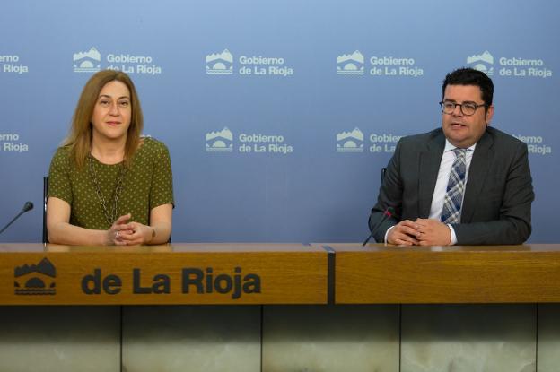 Martínez Arregui y Domínguez, ayer en rueda de prensa. :: s. tercero/