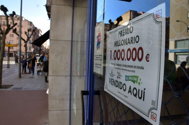 Administración de loterías de Víctor Pradera. :: miguel herreros/