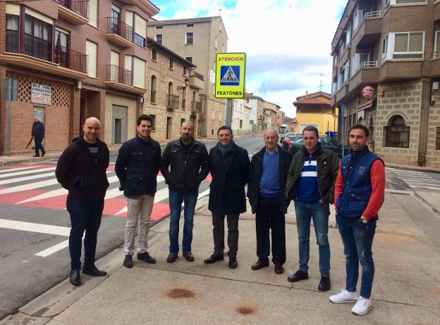 Cuevas y Villoslada, junto al resto de autoridades que participaron en la visita. :: g.r./