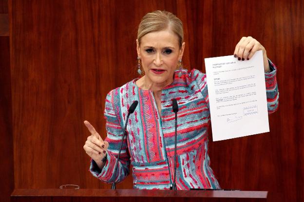 Cifuentes, durante su intervención de ayer en la Asamblea. :: efe/