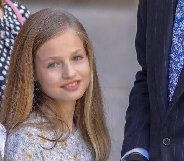 Imagen pixelada de Leonor de Borbón en la Misa de Pascua en la Catedral de Mallorca el pasado 1 de abril. / EFE