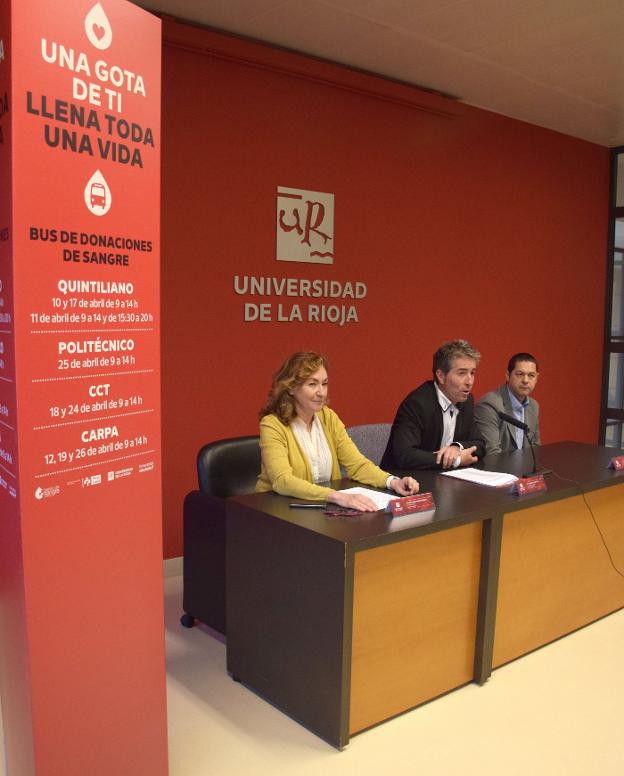 Presentación ayer de la campaña para donar sangre. :: miguel herreros/