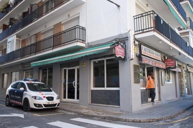 Edificio de Blanes (Gerona) donde ayer se produjo el asesinato machista. :: R. Townsend / efe/