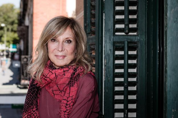 La escritora y periodista Pilar Eyre presentará esta tarde en el Espacio Santos Ochoa de Logroño su último libro. :: planeta
/