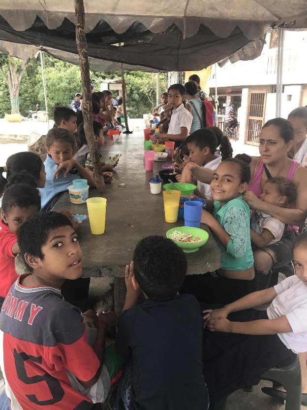Uno de los centros del programa Alimenta la Solidaridad. :: r. c./