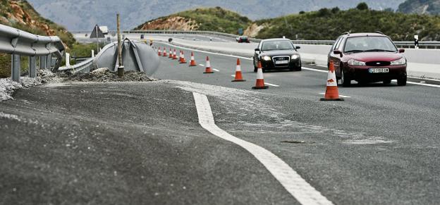 Baches. Una carretera nacional en Andalucía en mal estado./L.R.M.