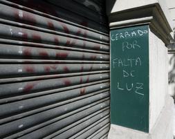 Un bar sin luz. / C. RÁNGEL-AFP/