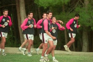 José Antonio Metola en su época de jugador del Club Deportivo Logroñés, en la Colonia de Albelda./