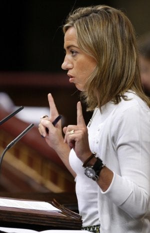 La ministra de Defensa, ayer, en la sesión de control. / EFE/