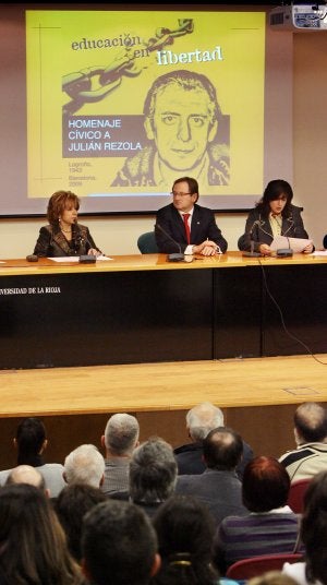cto de homenaje en la UR. JUSTO RODRÍGUEZ/