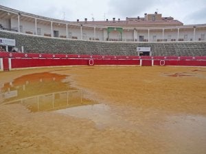 Charcos en la plaza de La Planilla, en la mañana de ayer. ::
I.A./