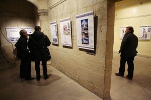 Aspecto de la muestra que el Colegio de Arquitectos ha organizado en Barriocepo, 40. ::
JUSTO RODRÍGUEZ/