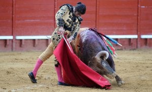 Morante de la Puebla rayó la perfección estética en Jerez de la Frontera con un toro de Núñez del Cuvillo. :: ESTEBAN P. ABIÓN (LA VOZ)/