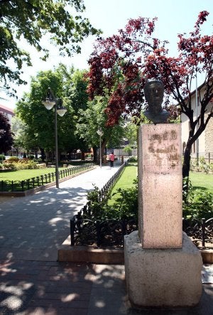 Monumento a Gallarza en el parque que lleva su nombre. :: DÍAZ URIEL/