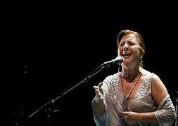 Carmen Linares actúa esta noche a las 21 horas en el Bretón. :: X JULIO MUÑOZ/