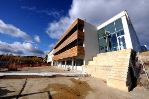El complejo cuenta con una capacidad para 140 plazas. Ha recuperado el edificio original y ha añadido dos nuevos pabellones. :: M.H./