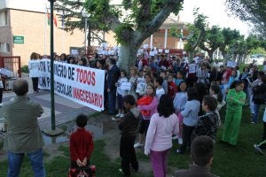 Movilización de los padres de alumnos del colegio público. :: B. S./